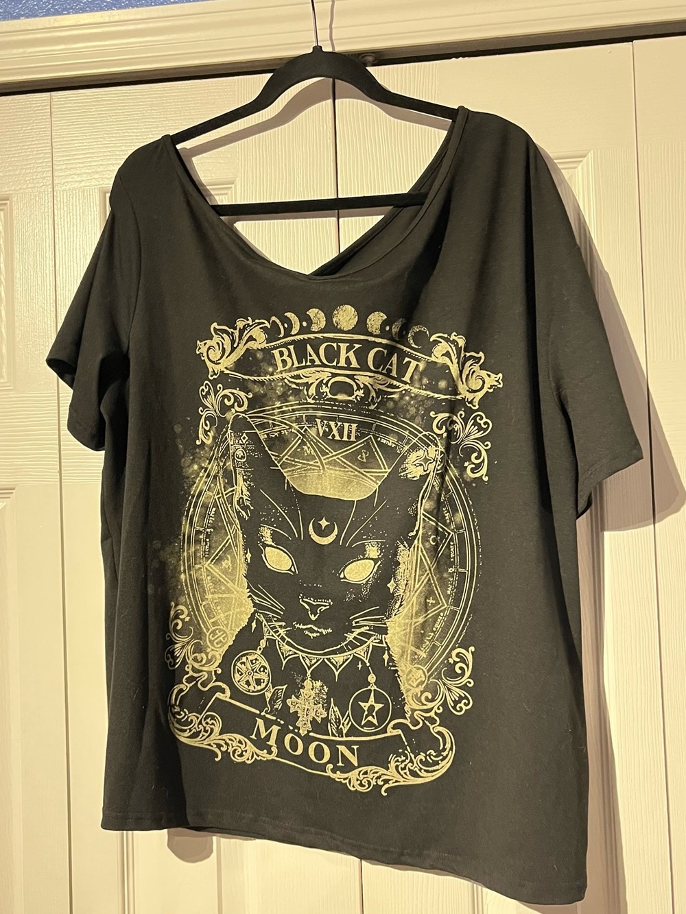ROMWE Black Cat Moon Tarot Off the Shoulder Graphic Tee